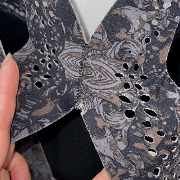 Victoria’s Secret Sport Angel Max Support Sports Bra Discontinued Black Floral 3 - Picture 5 of 6